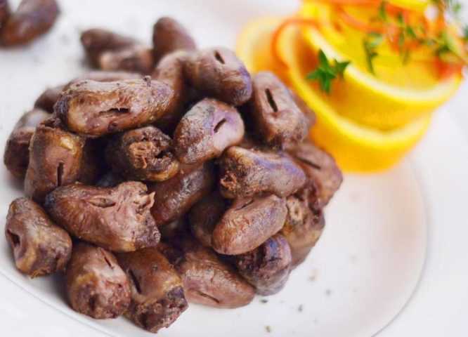 Чем полезны куриные сердечки для организма человека?